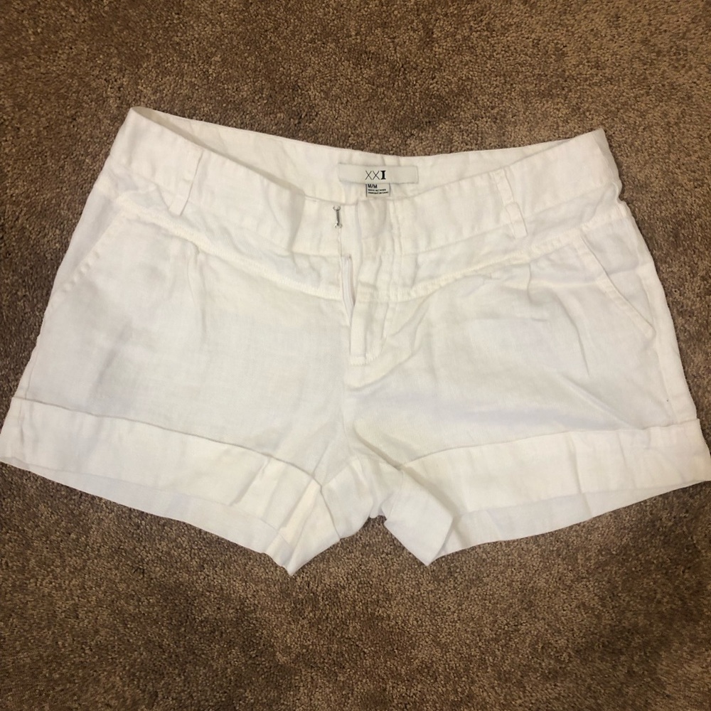 Forever 21 White shorts. Size M. Never worn.